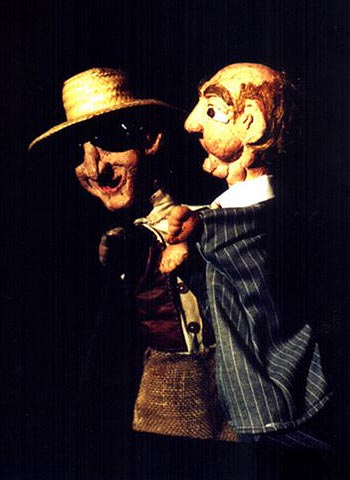Boneco do Cego Zé Luiz (inspirado na figura de Patativa do Assaré) e o fazendeiro rico.